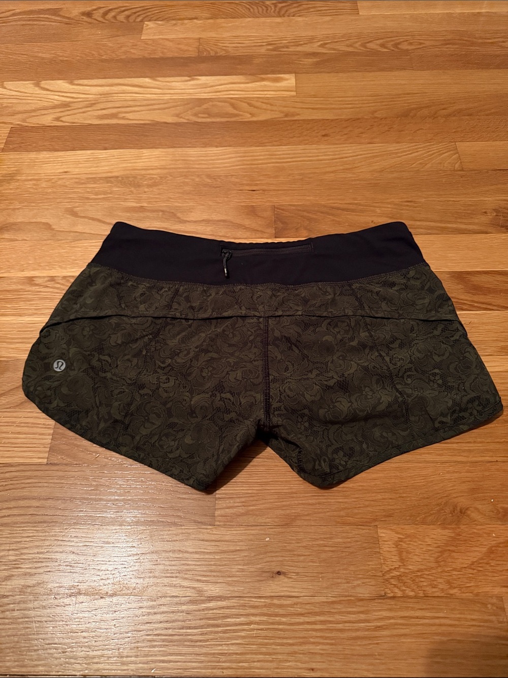 Lululemon Speed Short Run Mini Pencil Lace Brave Olive Black Floral Camo 6 - Picture 4 of 10